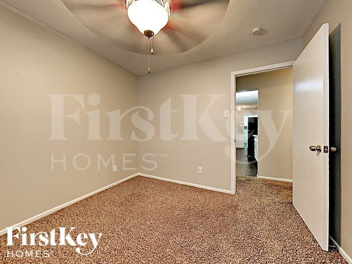 Building Photo - 4639 Nettleton Dr