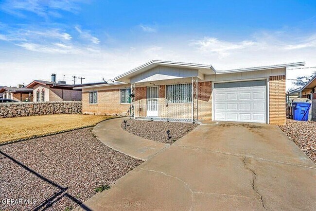 Building Photo - 4909 Winthrop Dr