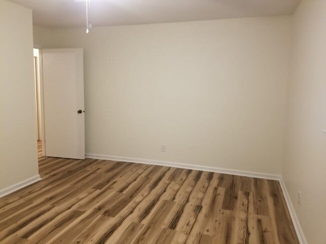 Building Photo - 124 Perry Dr