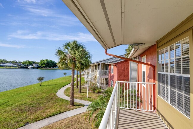Building Photo - Water Front 1 Bedroom 1 Bath Condo for Rent in Brandon - 2nd Floor - Incredible Views