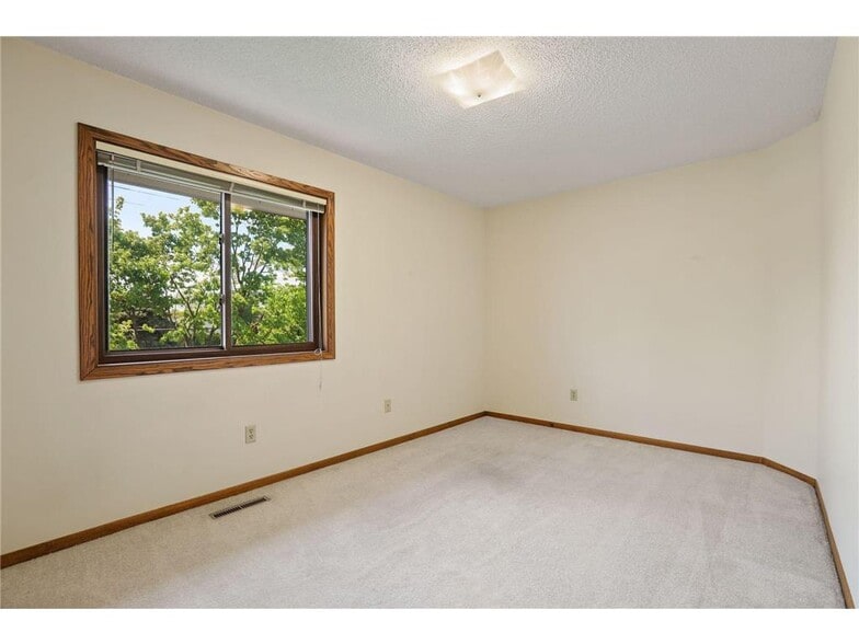 Spacious bedrooms - 1411 10th Ave E