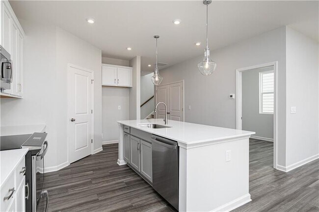 Building Photo - 3065 Cambridge Ml St