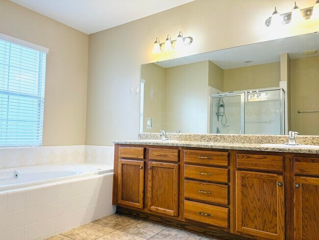 Building Photo - 2293 Del Carmel Way