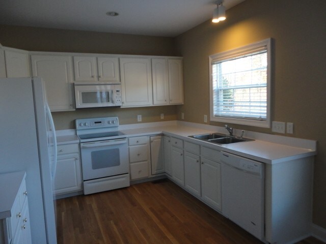 Building Photo - 6385 Clubside Dr
