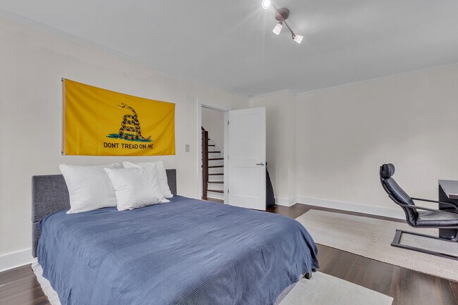 Building Photo - 42 Tanglewylde Ave