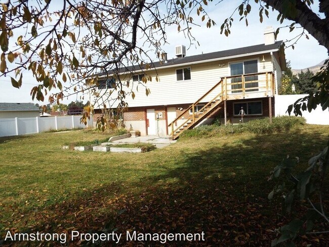 Building Photo - 262 1165 N