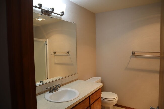 Building Photo - 610 E Elm Ave