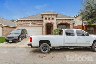 Building Photo - 5626 Cross Pond