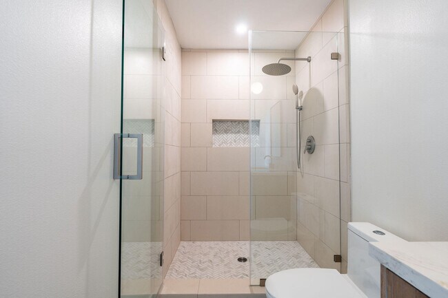 Building Photo - 416 Rosa Parks Rd