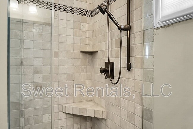 Building Photo - 6 Wentworth St