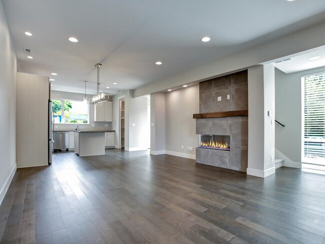 Building Photo - 1711 SE Ramona St