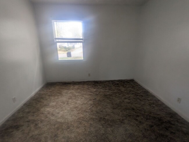 Building Photo - 3 Bedroom 1 Bath House