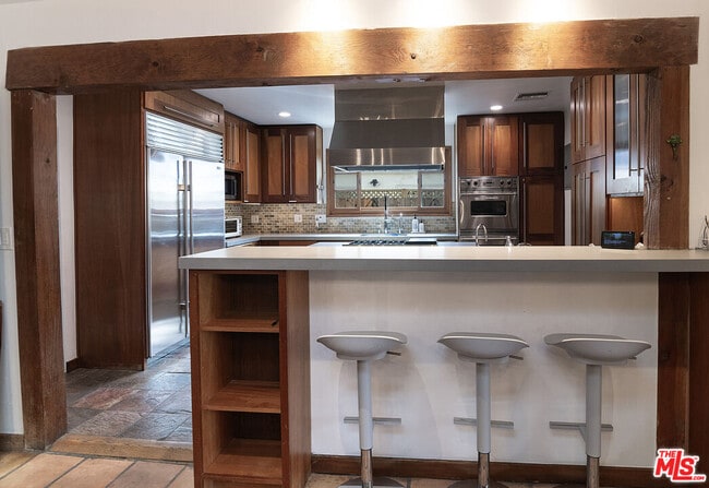 Building Photo - 543 N Las Palmas Ave