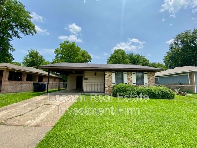 Primary Photo - 134 S Greenbrook Loop