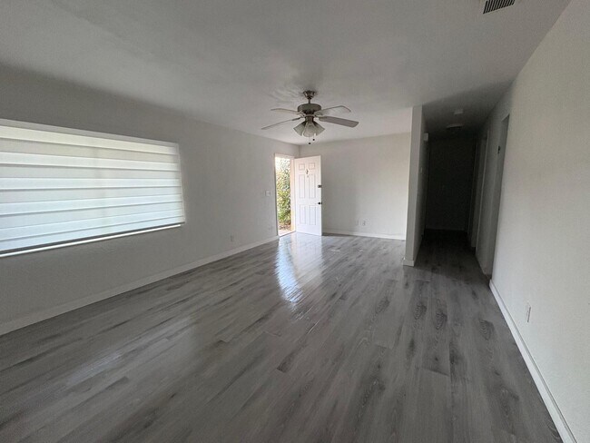 Building Photo - 793 Aspen Dr