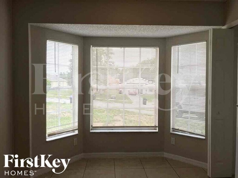 Building Photo - 6551 Viewpoint Ct