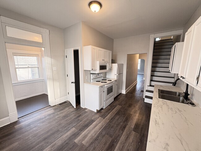 Building Photo - 109 S 13th St