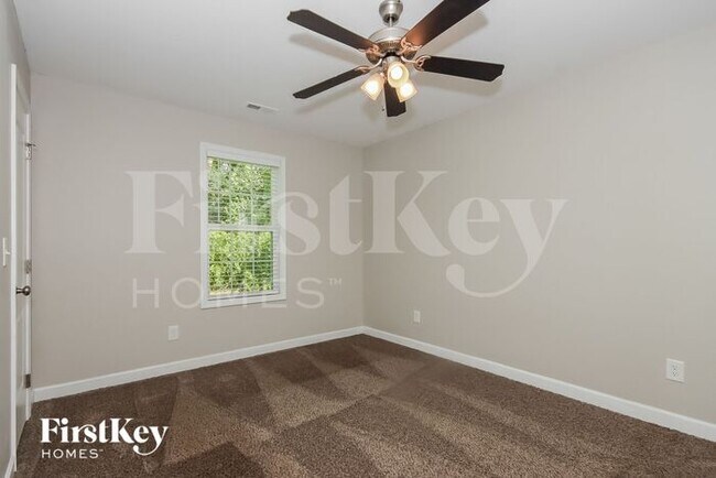 Building Photo - 625 Wilson St