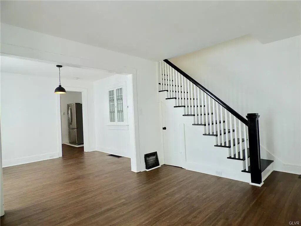 Building Photo - 722 Hawthorne Rd