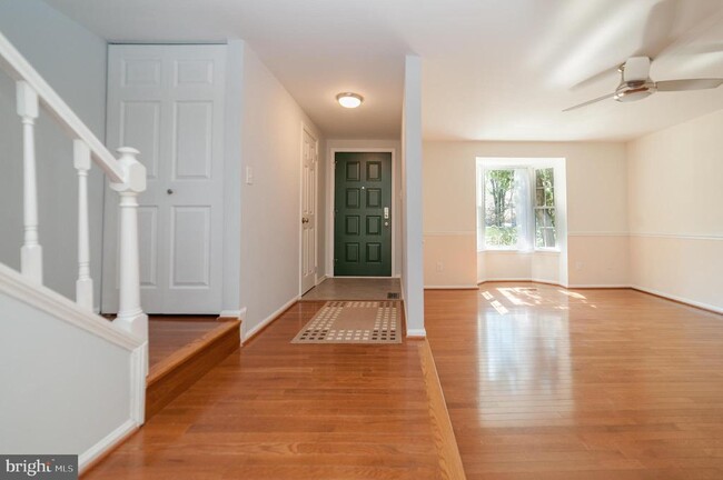 Building Photo - 5725 Walnut Wood Ln