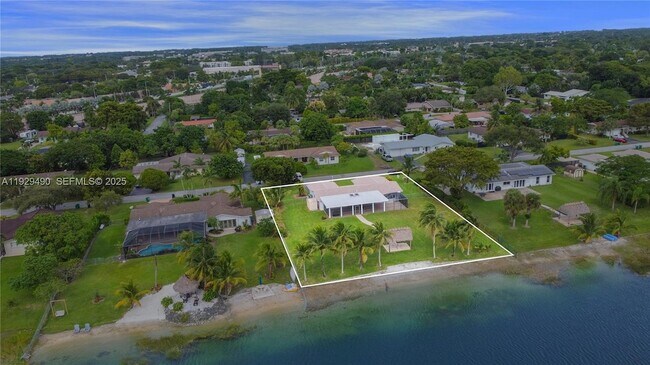 Building Photo - 10962 SW 117th St