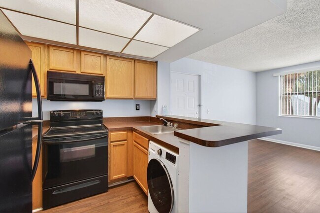 Building Photo - ONE BEDROOM ONE BATHROOM! WATERFRONT COMMUNITY!! W/D!