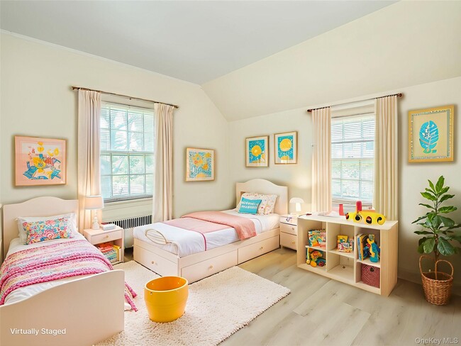 Building Photo - 221 Manhasset Ave