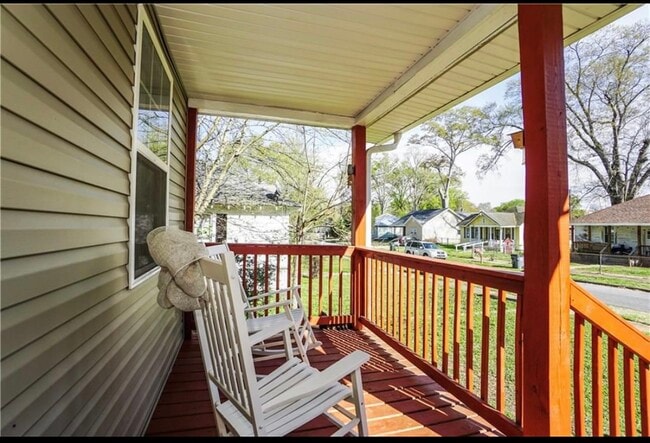 Building Photo - 434 Clearwater St