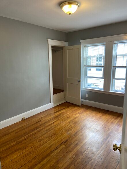 Building Photo - 15 Rice Ave
