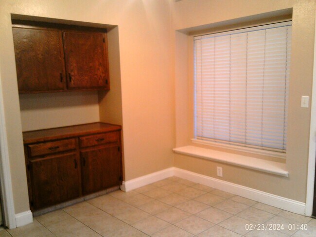 Building Photo - CAMPUS PARK !!! MOVE IN SPECIAL! $2747.50 MOVES YOU IN!!