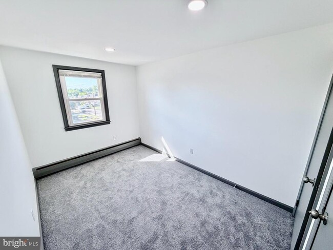 Building Photo - 1612 Tremont Ave