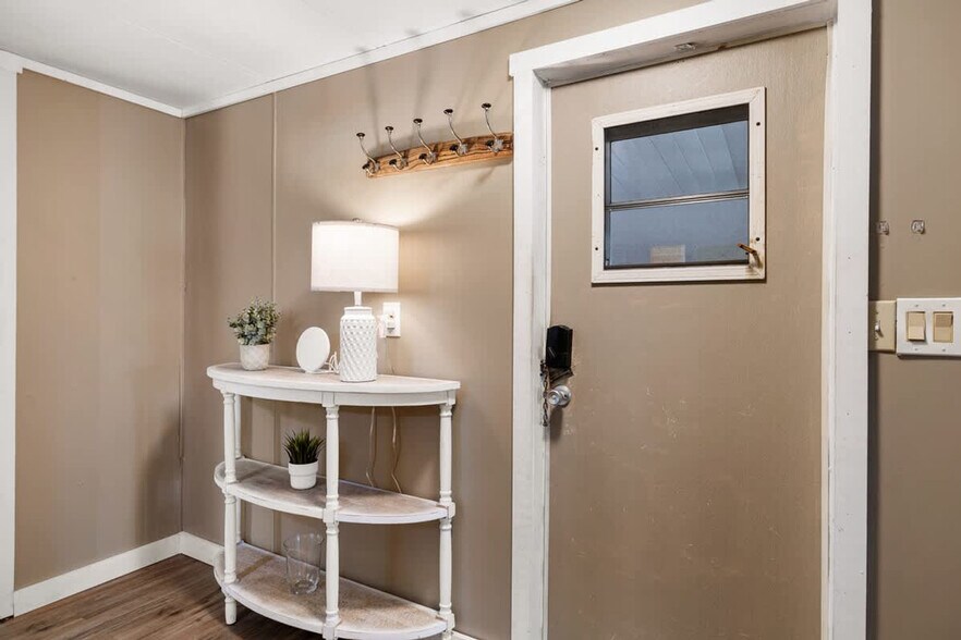 Building Photo - 10034 Hamp Dr