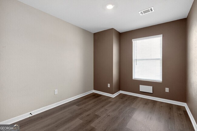 Building Photo - 1110 Highwood Ln