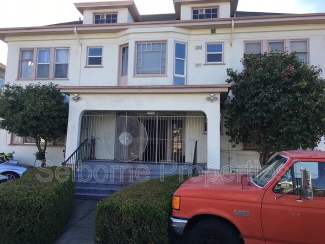 Primary Photo - 747 54th St