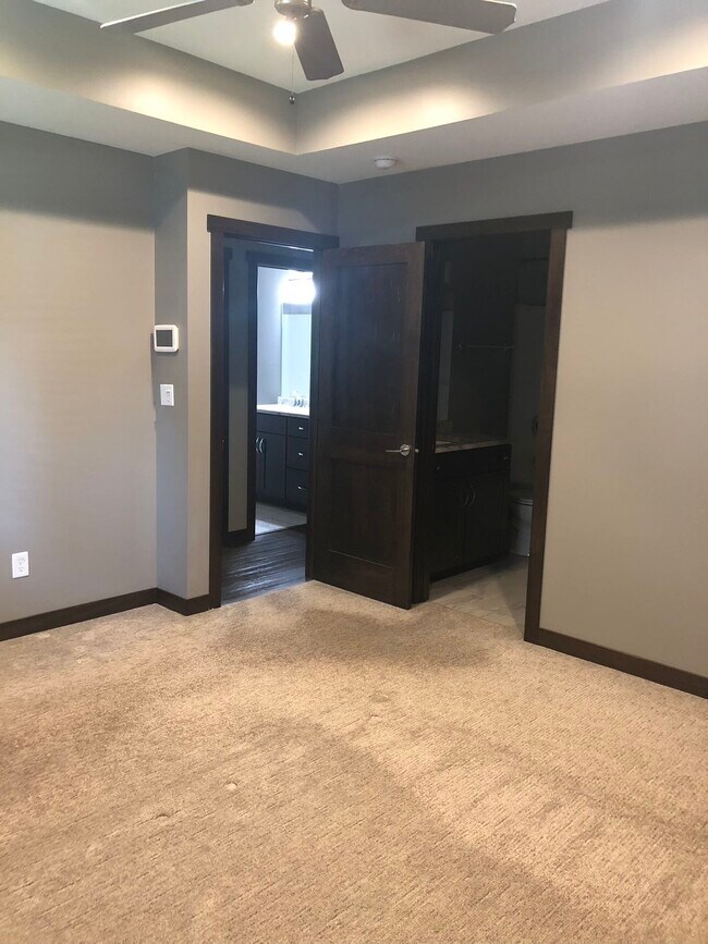 Building Photo - 1253 Turnberry Dr SE