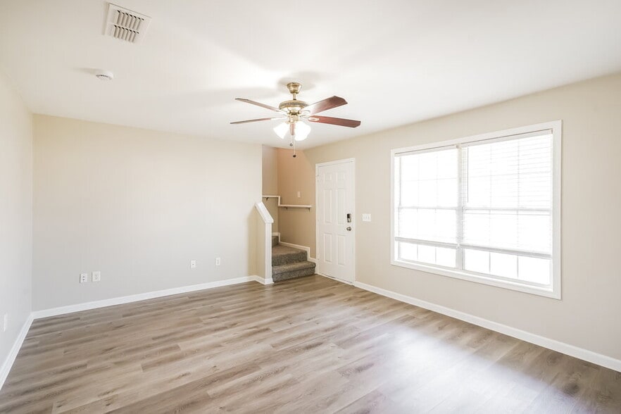 Building Photo - 1476 Priestshore Bay