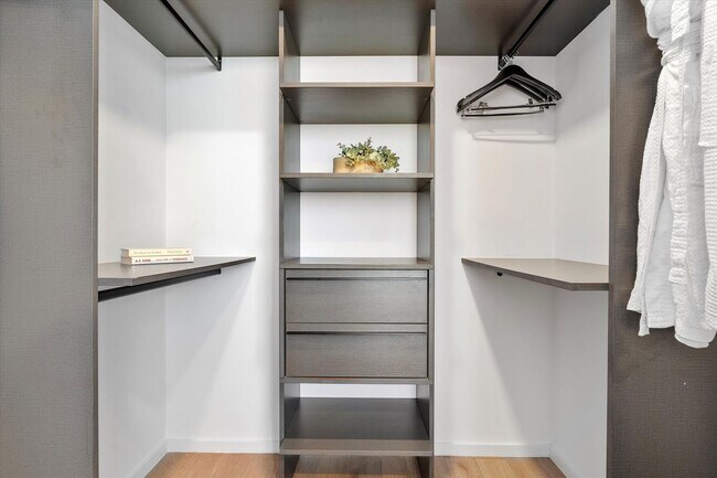 Building Photo - 398 NE 5th St