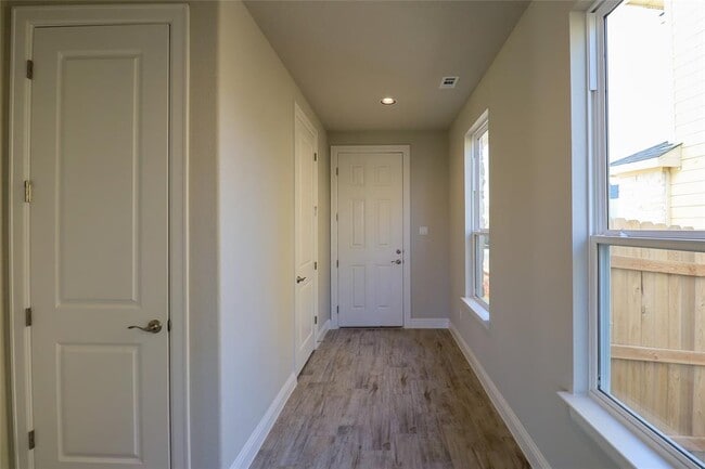 Building Photo - 124 Free Stone Dr