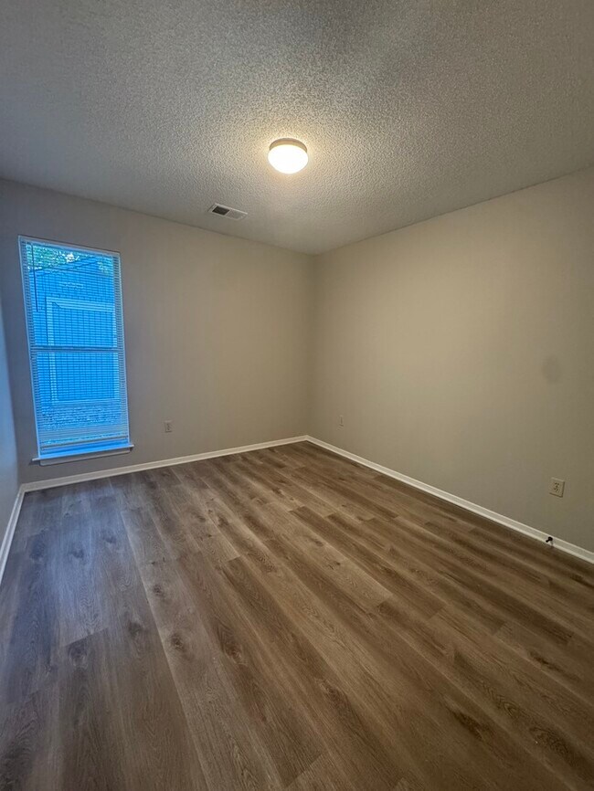 Building Photo - 4217 Brighton Dr