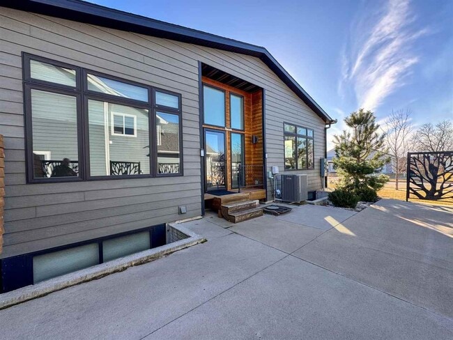 Building Photo - 704 American Pharaoh Dr