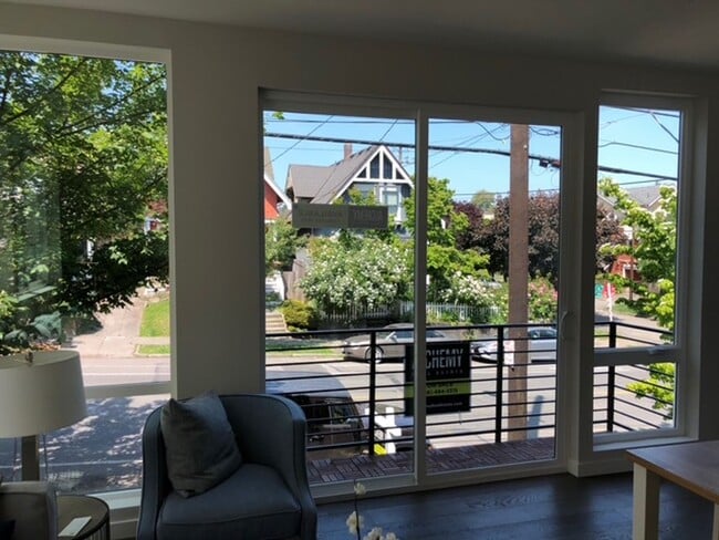 Building Photo - Gorgeous Townhome in Sunny Judkins Park-2515A E. Yesler - $2900