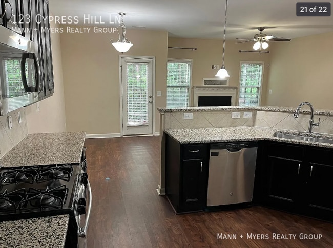 Building Photo - 123 Cypress Hill Ln