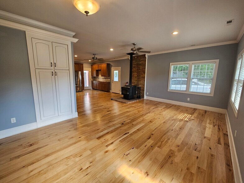 Building Photo - 621 Hadley Ct