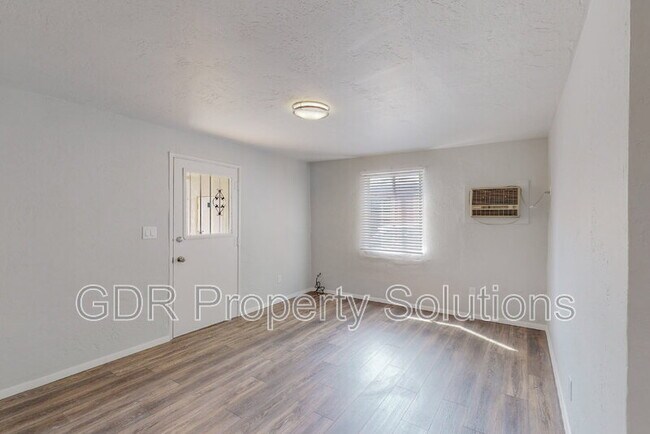 Building Photo - 1717 Griegos Rd NW