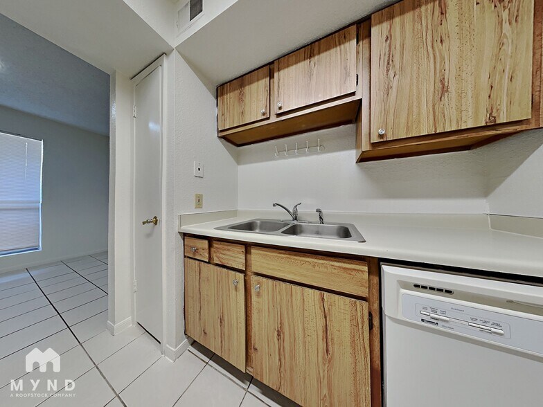 Building Photo - 1516 Bay Area Blvd