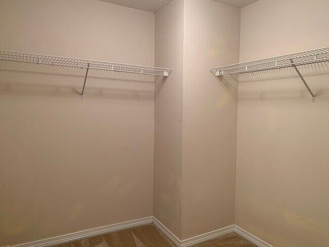 Building Photo - 755 Willow Springs Dr