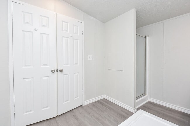 Building Photo - Be part of this cozy community at Roy Harris Loop