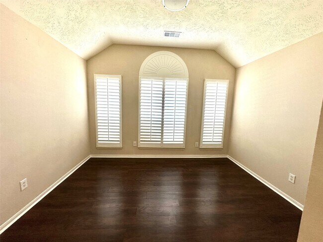 Building Photo - 519 Promenade Blvd