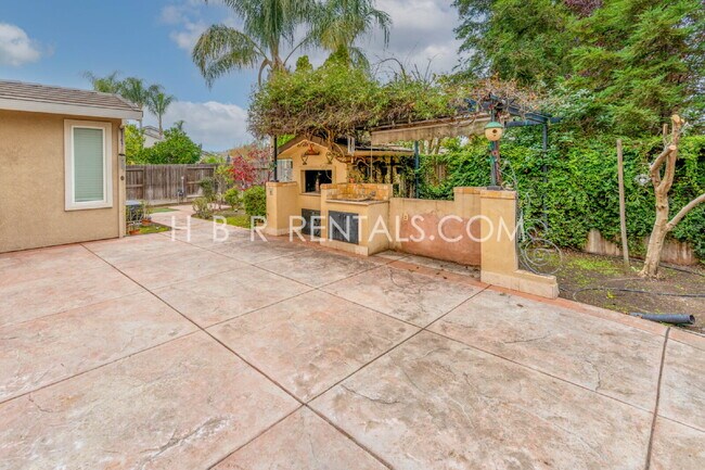 Building Photo - MANTECA RENTAL 4 BEDROOM OUTDOOR PIZZA OVEN in beautiful rear yard