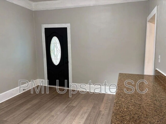 Building Photo - 10 E Main St